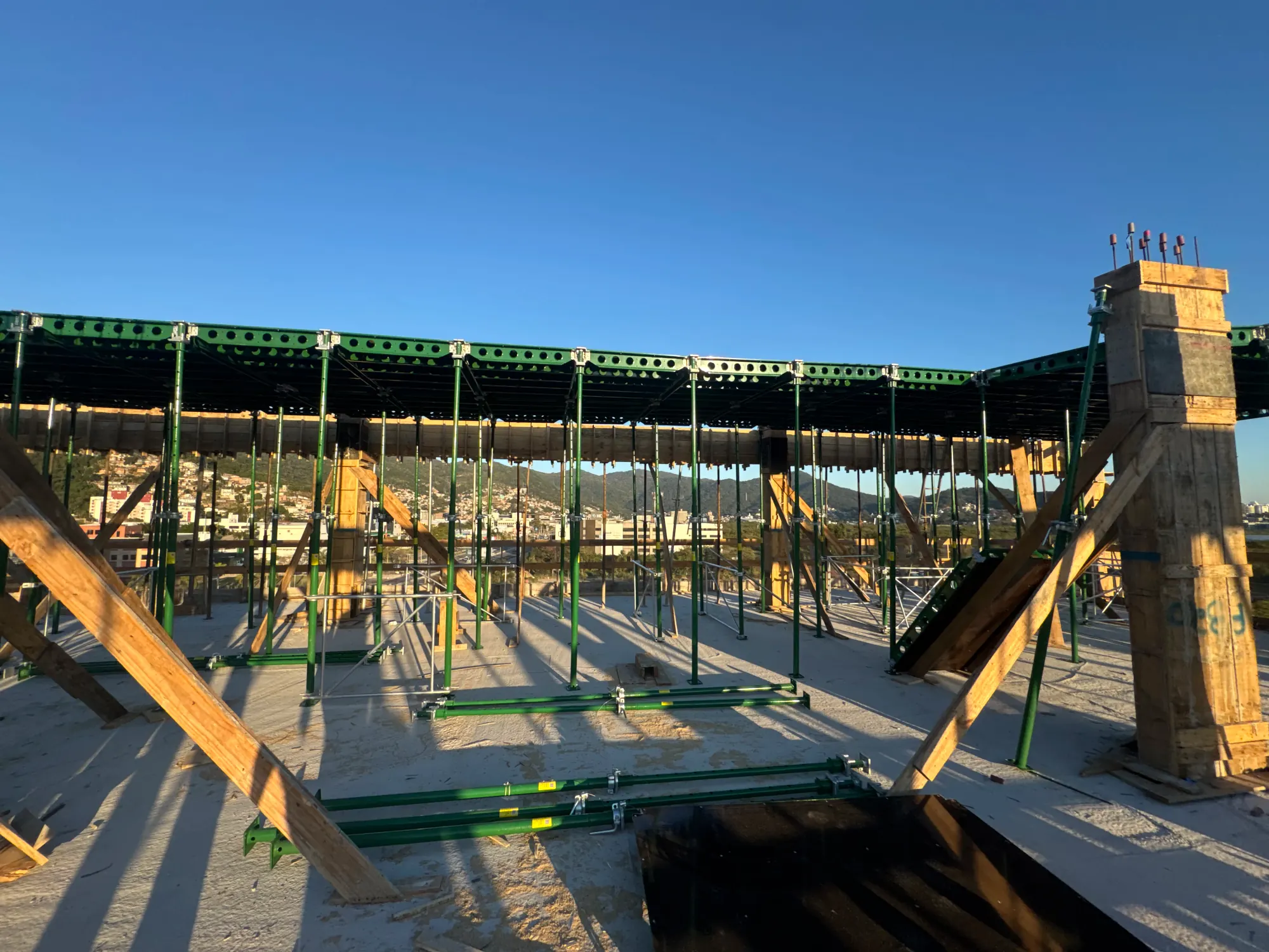 Cimbramento metálico Green Formwork em obra, Florianópolis · SC, foto 2